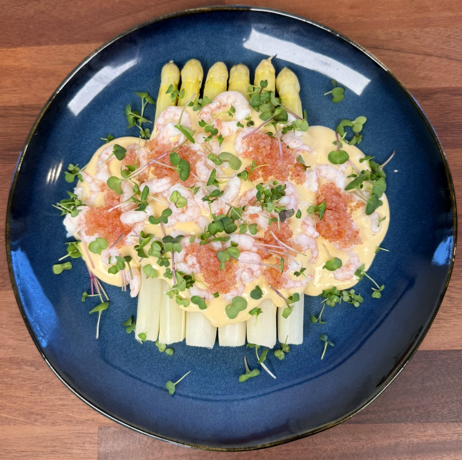 Hvide asparges med sauce mousseline