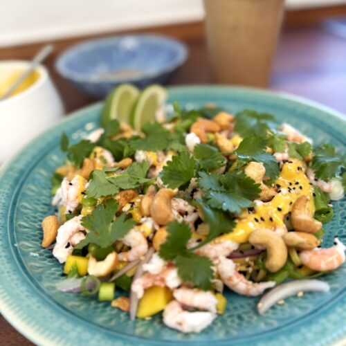 Nudelsalat med rejer og mango