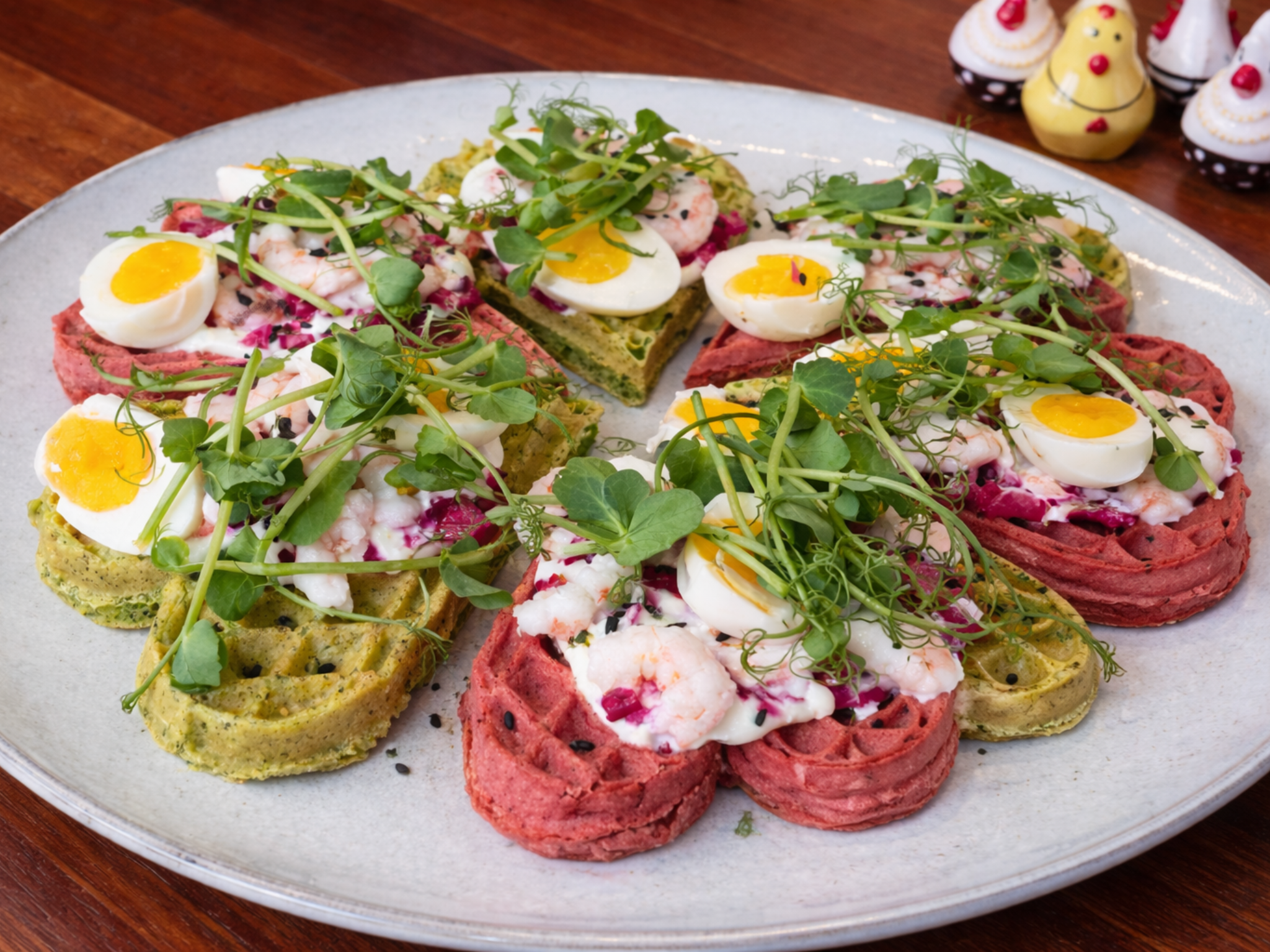 Farverige boghvedevafler med skagensrejer